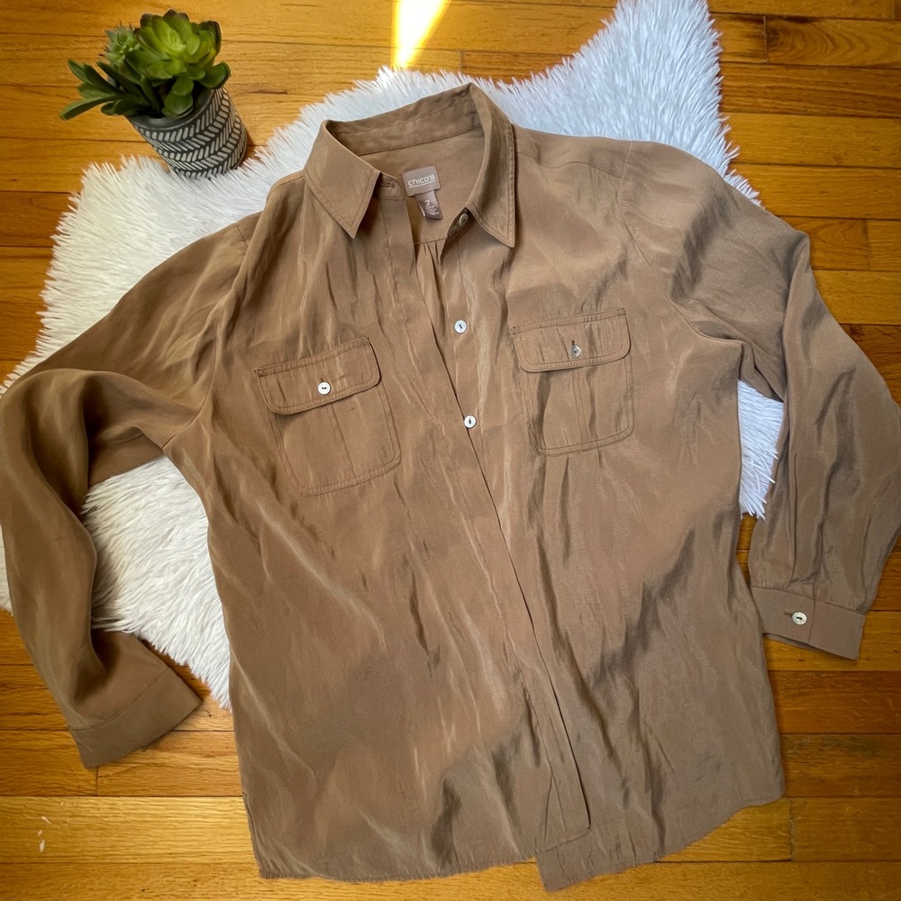 Chico’s Long Sleeve Silky Button Down Shirt 💛